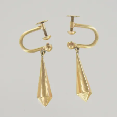 Ett par örhängen, längd 3 cm, 18K Vikt: 2,1 g