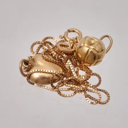 Diverse defekt guld, 18K, vikt 2,47g.