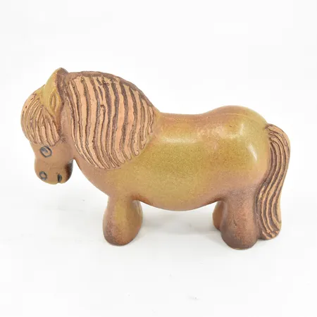 Figurin Lisa Larson, häst ur serien Lillskansen, höjd 8½ cm, bredd 12 cm, stengods. Vikt: 0 g