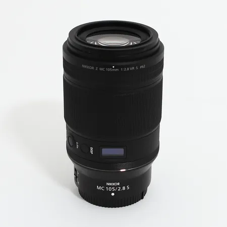 Objektiv Nikkon Nikkor Z-mount MC 105/2.8 VR S, snr: 20106937, defekt motljusskydd ingår, inga övriga tillbehör