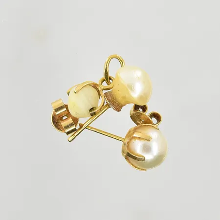 Diverse defekt guld med pärlor, 18K. bruttovikt 5,0g Vikt: 5 g