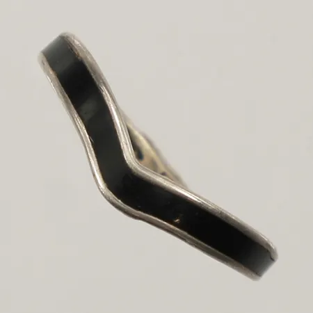 Ring, svart emalj, stl 16¼, bredd 2,8mm, 835/1000 silver  Vikt: 0,7 g
