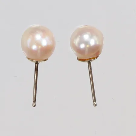 Ett par örhängen med pärlor, 15mm, saknar snurrebussar, 14K, bruttovikt 0,8g Vikt: 0,8 g