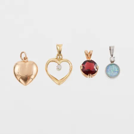 Hängen 4 st,1 st med ojämnheter,höjd ca 13.3-16.5 mm,18k. Vikt: 4,3 g