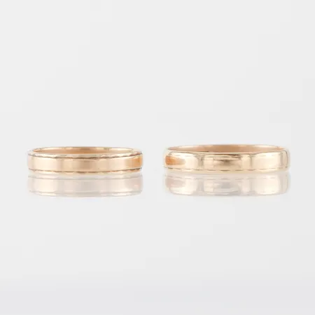 Ringar 2 st med gravyrer,18k. Vikt: 5,8 g