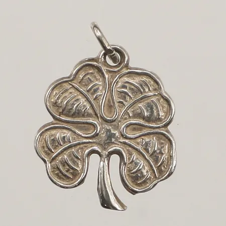 Hänge klöver, ca 16mm, inklusive ögla, bredd 13mm, 830/1000 silver Vikt: 1,2 g
