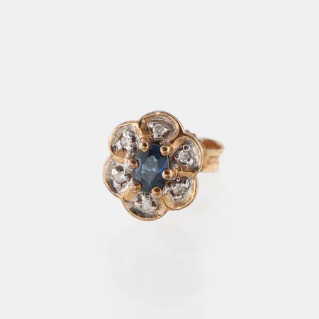 Örhänge udda med safir och små diamanter,diameter ca 6x7 mm,18k. Vikt: 0,9 g
