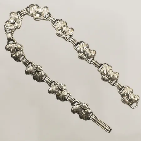 Armband, organisk dekor, längd 17,5cm, bredd 9mm, silver Vikt: 11,2 g