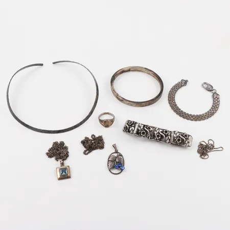 Diverse silversmycken. Vikt: 102 g