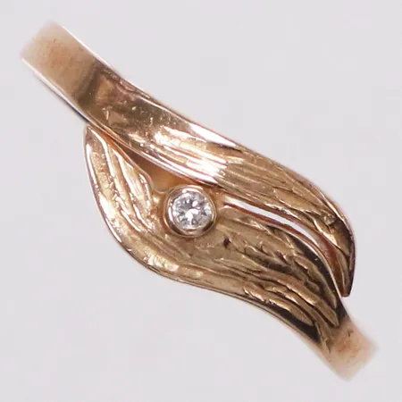 Ring, diamant ca 0,02ct, stl 17¼, bredd 2-6,5mm, 14K Vikt: 2 g