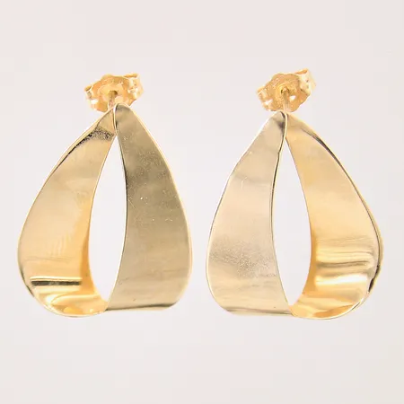 Ett par örhängen, längd: 25mm, bredd: 18mm, något skeva, 14K Vikt: 2,3 g