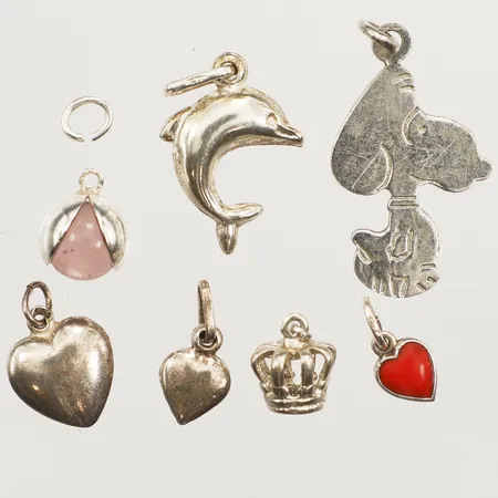 Sju hängen, defekta, silver Vikt: 7,5 g