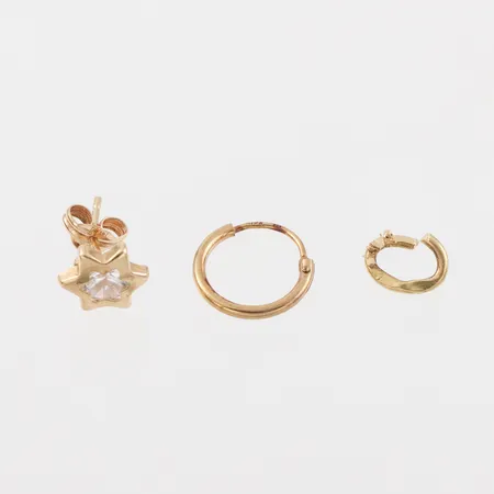 Udda örhänge med sten, trasig ögla 18k 0,7gram + udda örhänge 8k 0,1 gram. Vikt: 0,8 g