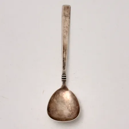 Sked i silver, 14cm, tillverkad av Mema, 830/1000, vikt 18,72g.