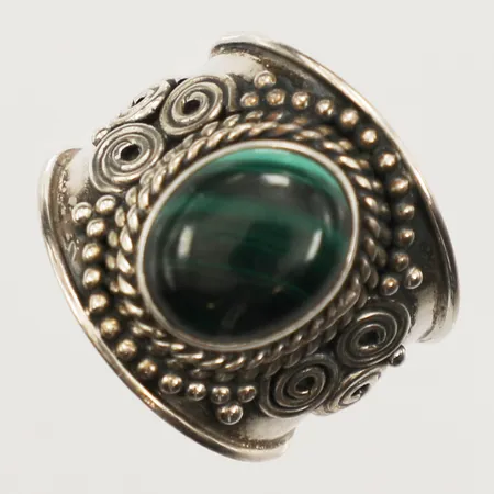 Ring med malakit, stl 19, bredd 20,5mm, 925/1000 silver Vikt: 9 g