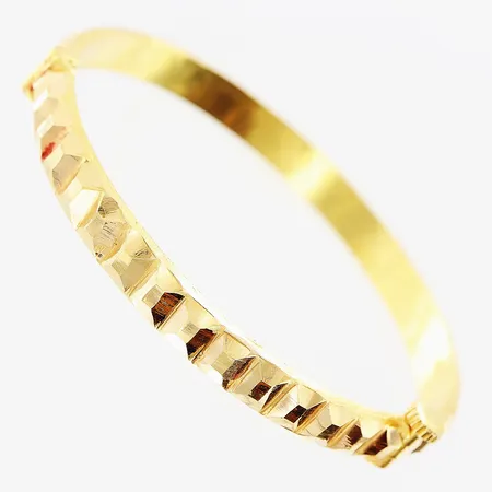 Armring, Ø57mm, bredd 5,5mm, öppningsbar, ihålig, skruvlås, 21K. Vikt: 9,6 g