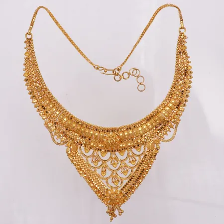 Collier, genombrutet mönster, 37-41cm, hängdel 65mm, 22K Vikt: 41,7 g