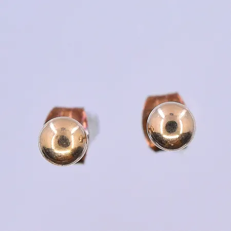 Ett par örhängen, Ø4 mm, 18K. Vikt: 0,5 g