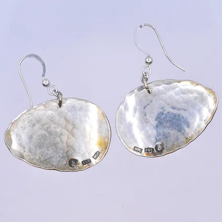 Ett par örhänge, längd 45 mm, bredd 35 mm, silver 830/1000. Vikt: 7,3 g