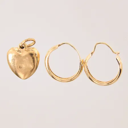 Diverse guldsmycken, bucklor, 18K Vikt: 1,2 g