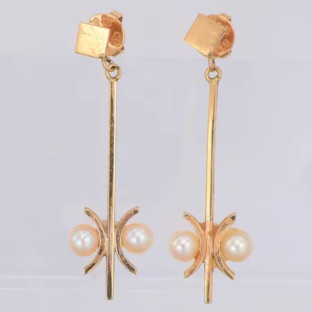 Ett par örhängen med odlade saltvattenpärlor, 36mm, Alton, 18K Vikt: 2,5 g