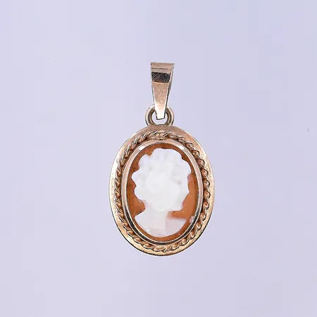 Hänge med Camé, längd 16 mm, bredd 9 mm, 18K. Vikt: 0,5 g