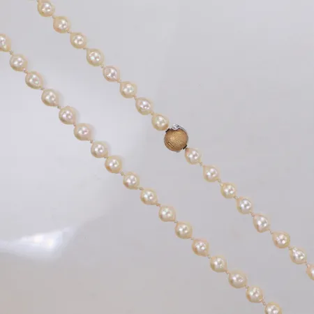 Collier med odlade saltvattenspärlor, längd 49cm, dobbar, lås med briljantslipade diamanter ca 0,10ctv, Ole Lynggaard, 14K Vikt: 3,2 g