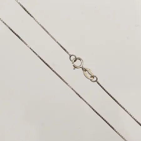 Kedja Venezia ca 48,5cm, bredd 0,6mm, något ojämn, 925/1000 silver Vikt: 1,2 g