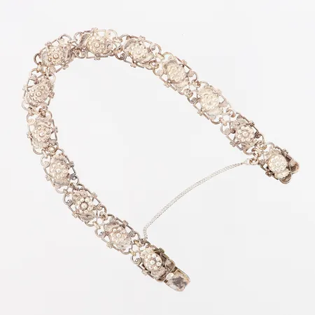 Armband från Arvo Saarela Enköping år. 1951, ca. 18,5cm, bredd: 11mm, säkerhetskedja, silver 830/1000 Vikt: 14,7 g