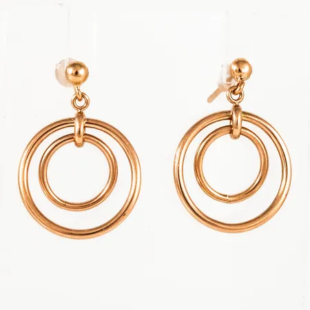 Hängande örhängen i 14K guld. Det är 3 - 16,5 mm breda, 25 mm långa och väger 2,0g. Snurrebussar saknas, men nya i plast medföljer.