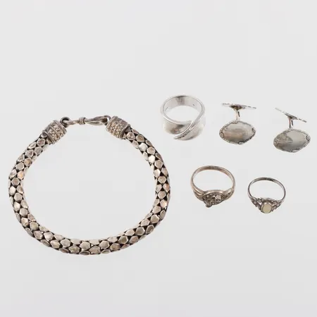 Diverse silversmycken. Vikt: 47,7 g