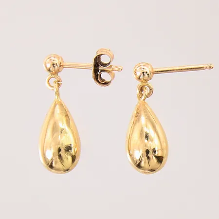 Ett par örhängen, längd: 15mm, bredd: 2,9.5,9mm, saknar en snurrebuss, 18K Vikt: 1,2 g