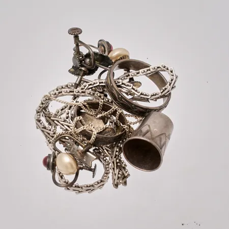 Diverse defekt silver, 830/1000, vikt 41,6g.