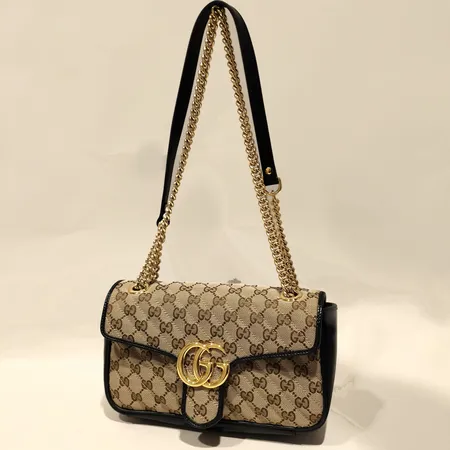 Väska Gucci GG Marmont flap, beige/ebony canvas, 443497/520981, längd 26cm x höjd 15cm x bredd 7cm, smärre fläckar samt glitter på innerfoder, dustbag