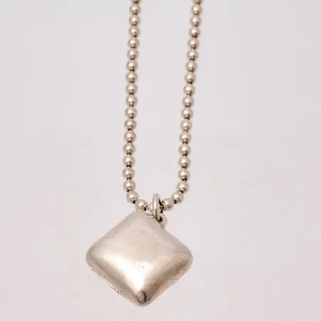 Hänge och kedja i silver, mått 16,5x22mm, kedja, 86cm, kullänk, bredd 2,6mm, 925/1000, vikt 33,6g.