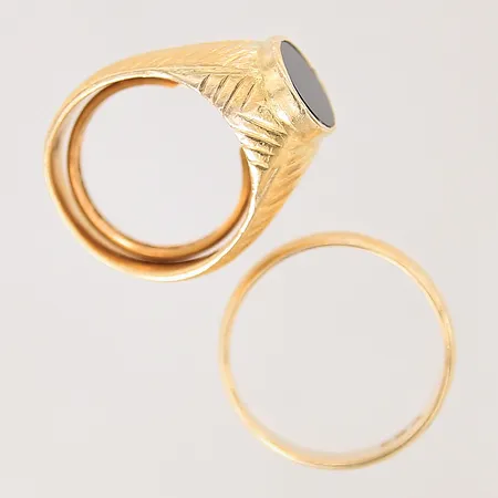 Guldsmycken, diamant ca 0,01ct, udda, skeva, gravyr, 18K Vikt: 18,6 g