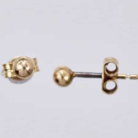Ett par örhängen, Ø ca 3mm, 14K Vikt: 0,4 g