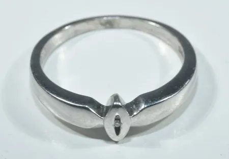 Design JAa medsten , Ø 17,5 mm, silver 925/1000 Vikt: 2,4 g