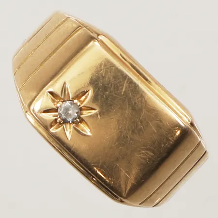 Ring, vit sten, stl 18, bredd 3,2-10,8mm, defekt, 18K Vikt: 4,3 g