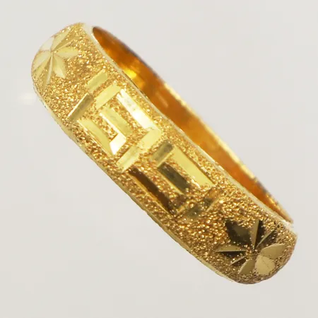 Ring, mönsterdekor, stl 20¾, bredd 6,5mm, 23K Vikt: 3,8 g