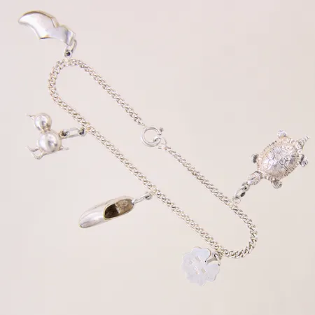 Armband med fem berlocker, längd 18,5cm, bredd 2-32mm, silver 830/1000 Vikt: 12,8 g