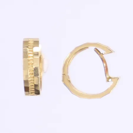 Ett par örhängen, Ø7mm, slitage, 18K Vikt: 2,1 g