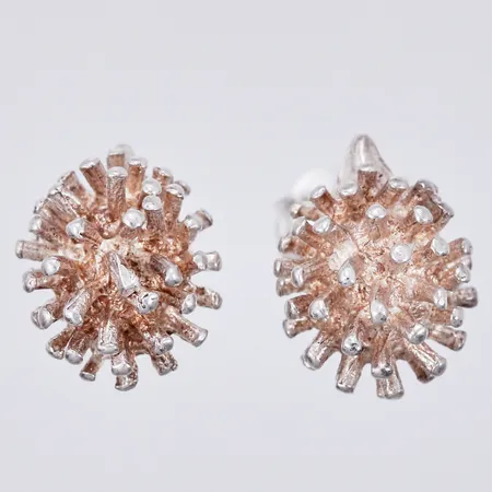 Ett par örhängen Igelkottar, ca 10x6mm, 925/1000 silver Vikt: 1,5 g