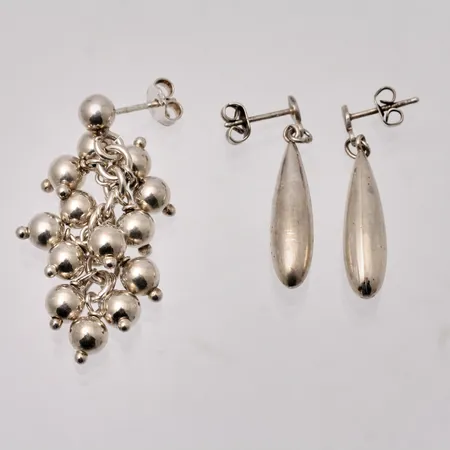 1½ par örhängen i silver, mått 5,4-13x30-37,8mm, vikt 6,81g.