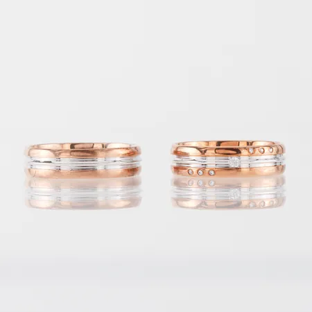 Ringar med gravyrer 2 st ,vit och rödguld, storlek 20 och 21 mm,9k. Vikt: 9,8 g