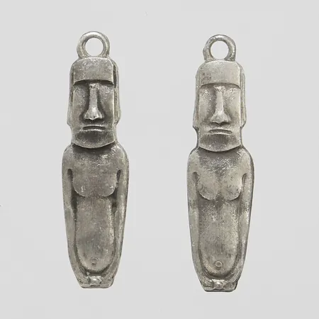 Två hängen, moai, 830/1000 silver Vikt: 0 g