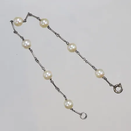 Armband med odlade saltvattenpärlor samt stavar i vitguld 18cm bredd 1-ca6,2mm, FORS (Forssell Guldsmedsaffär) Falkenberg 1949 18K Vikt: 4,3 g