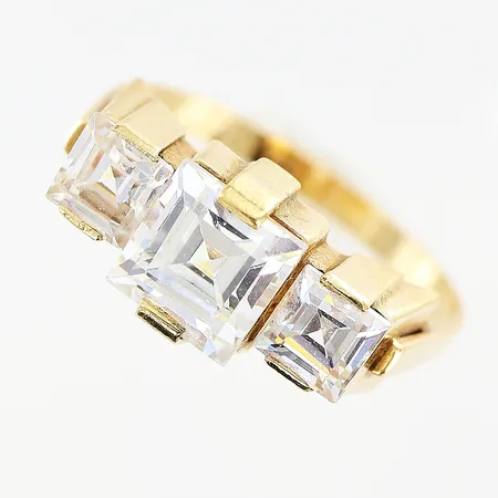 Ring, vita stenar, stl 17½, bredd 2-7mm, gravyr, slitage på klor, 18K. Vikt: 3 g