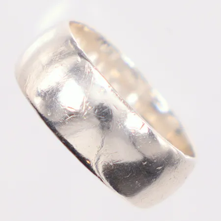 Ring slät silver 925/1000 Ø21½, bredd 8,5cm Vikt: 8,4 g
