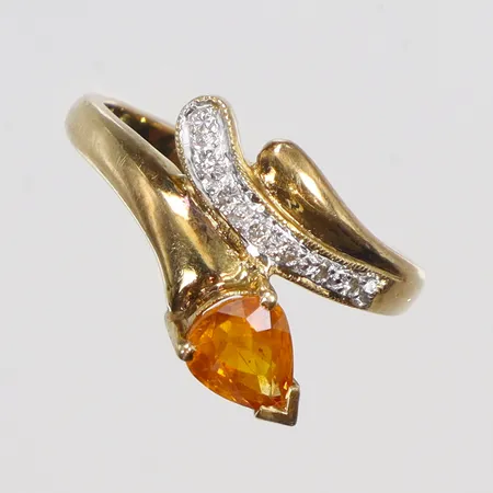 Ring med orange sten samt diamanter 7xca0,01ct stl 17 bredd 2-15mm 18K Vikt: 3,7 g
